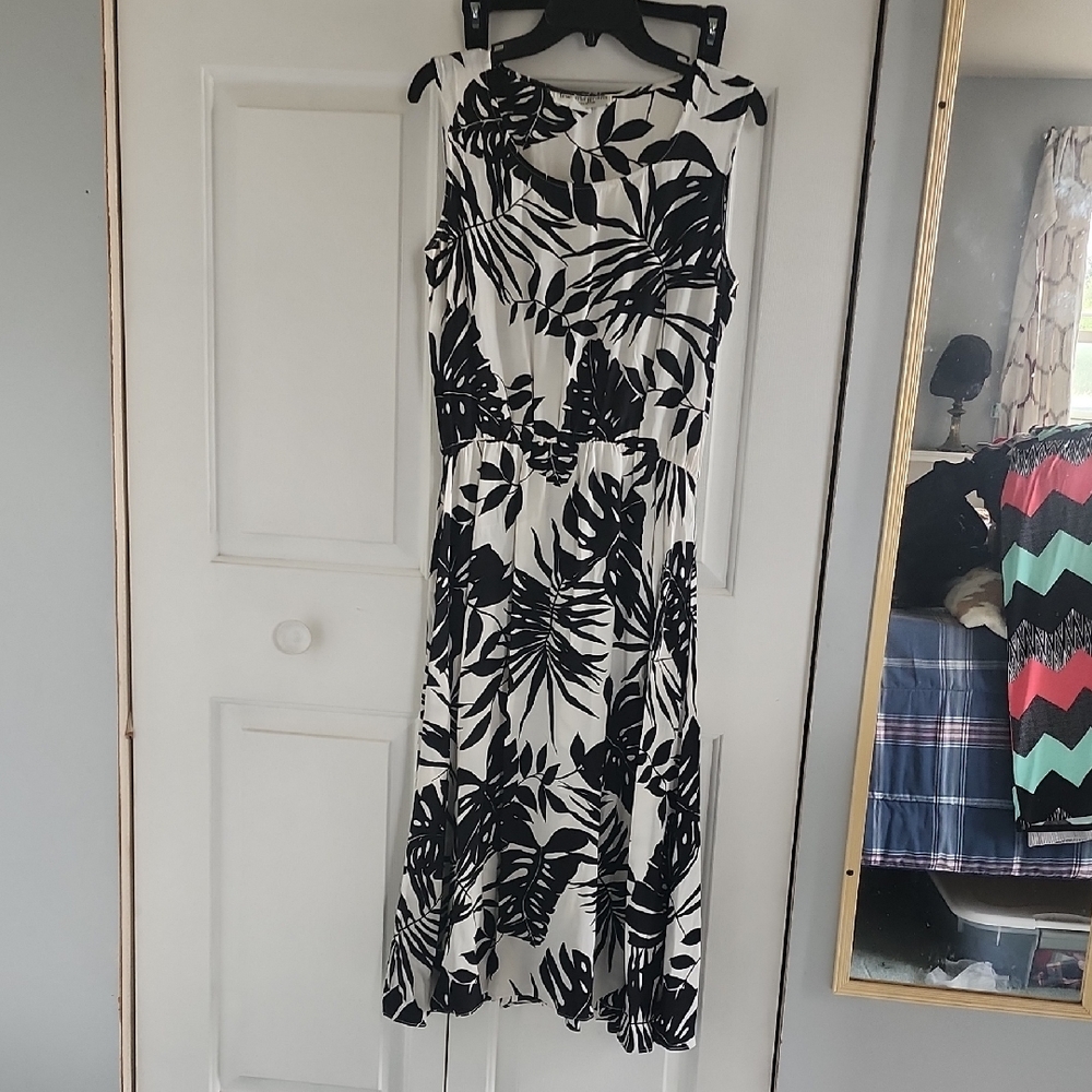 Black and White Scoop Neck Midi Sundress